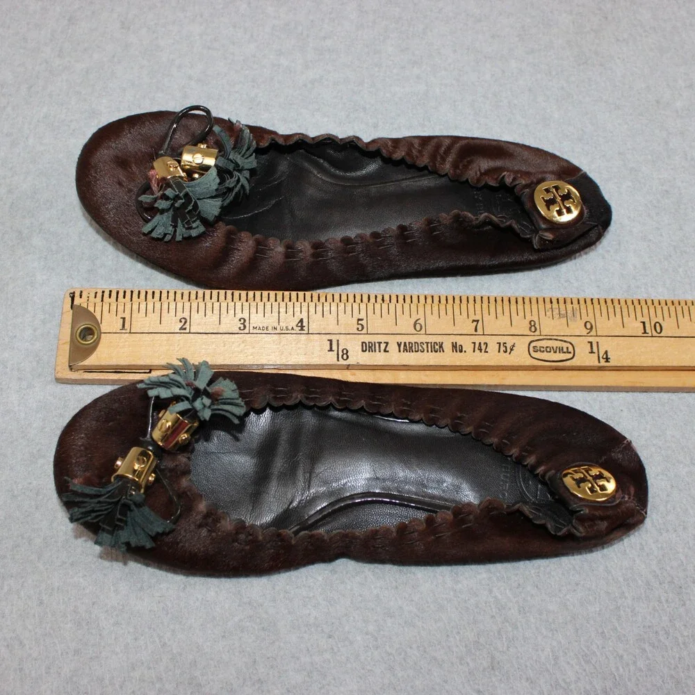 Tory Burch Ballet Flats Womens Size 5.5 Brown Calf Hair Gold Tasseled Flat Logo